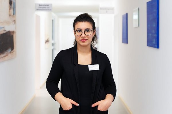 Suha Rakha ist für die OP-Planung zuständig