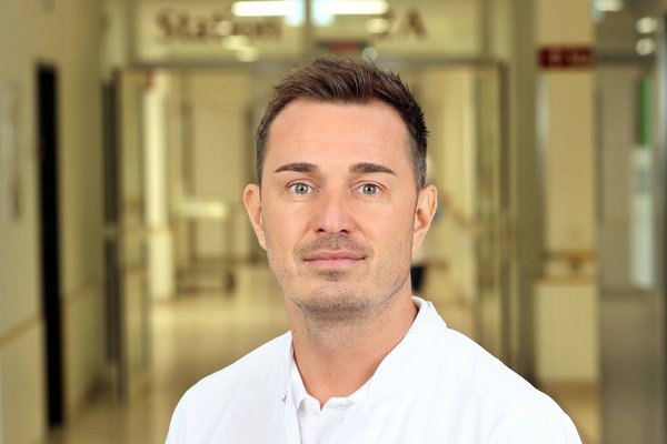 Oberarzt Chirurgie Yaroslav Anishin Porträt Oberarzt Yaroslav Anishin